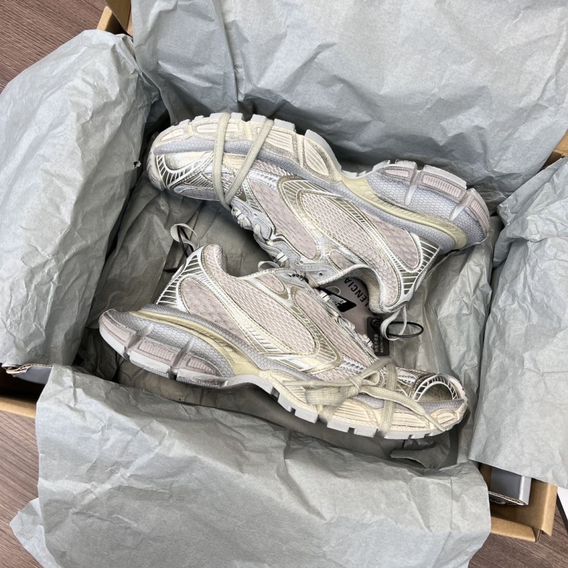 Ba1en*iaga track shoes